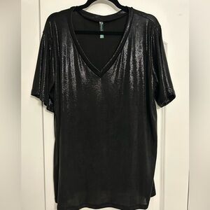 Sterling Kreek Black Shimmer V-neck Tee EUC